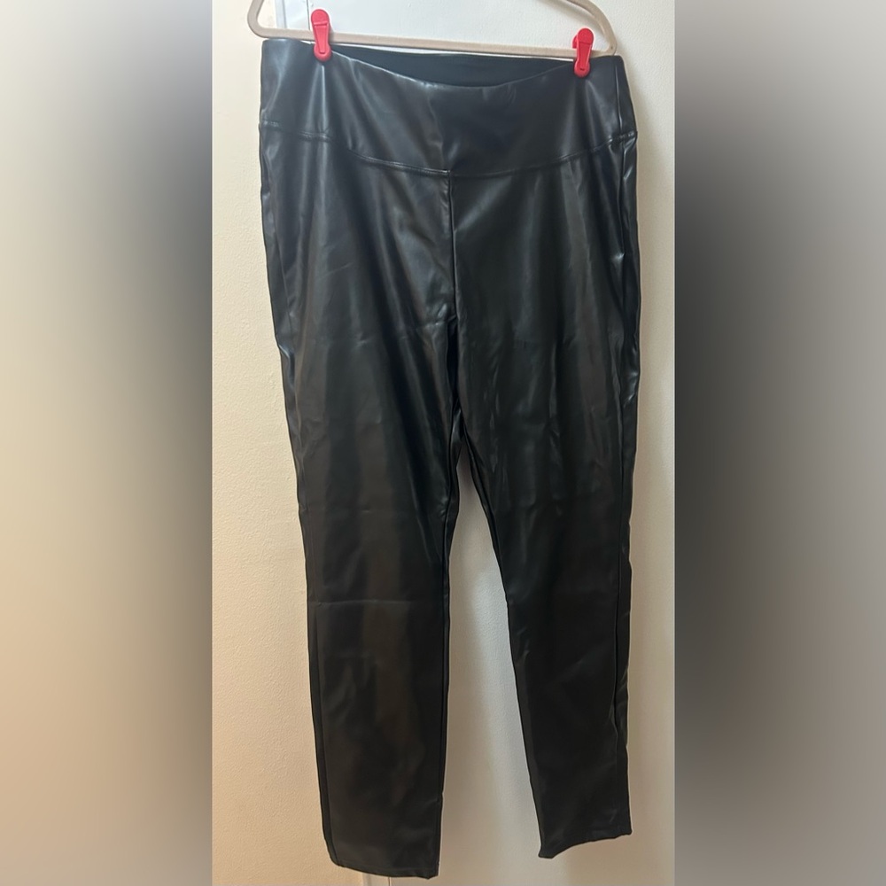Roz & Ali Black Faux Leather Pull-On Stretch Leggings- new
